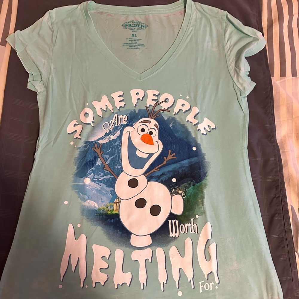 Young adult Olaf Frozen tee